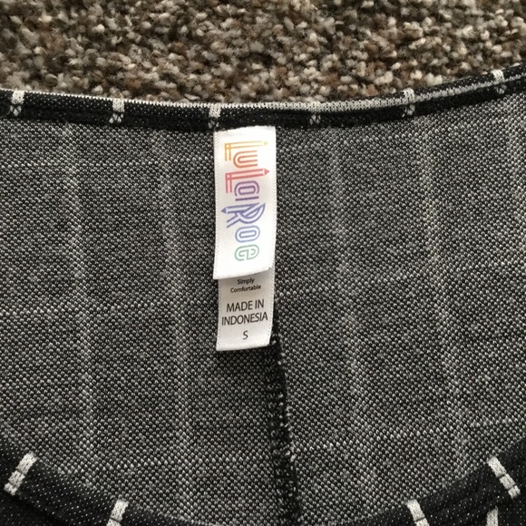 SALE 🎉 LuLaRoe Perfect Tee S - Picture 2 of 3